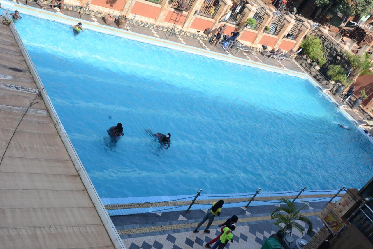 La Grande Hotel Kampala Exterior photo