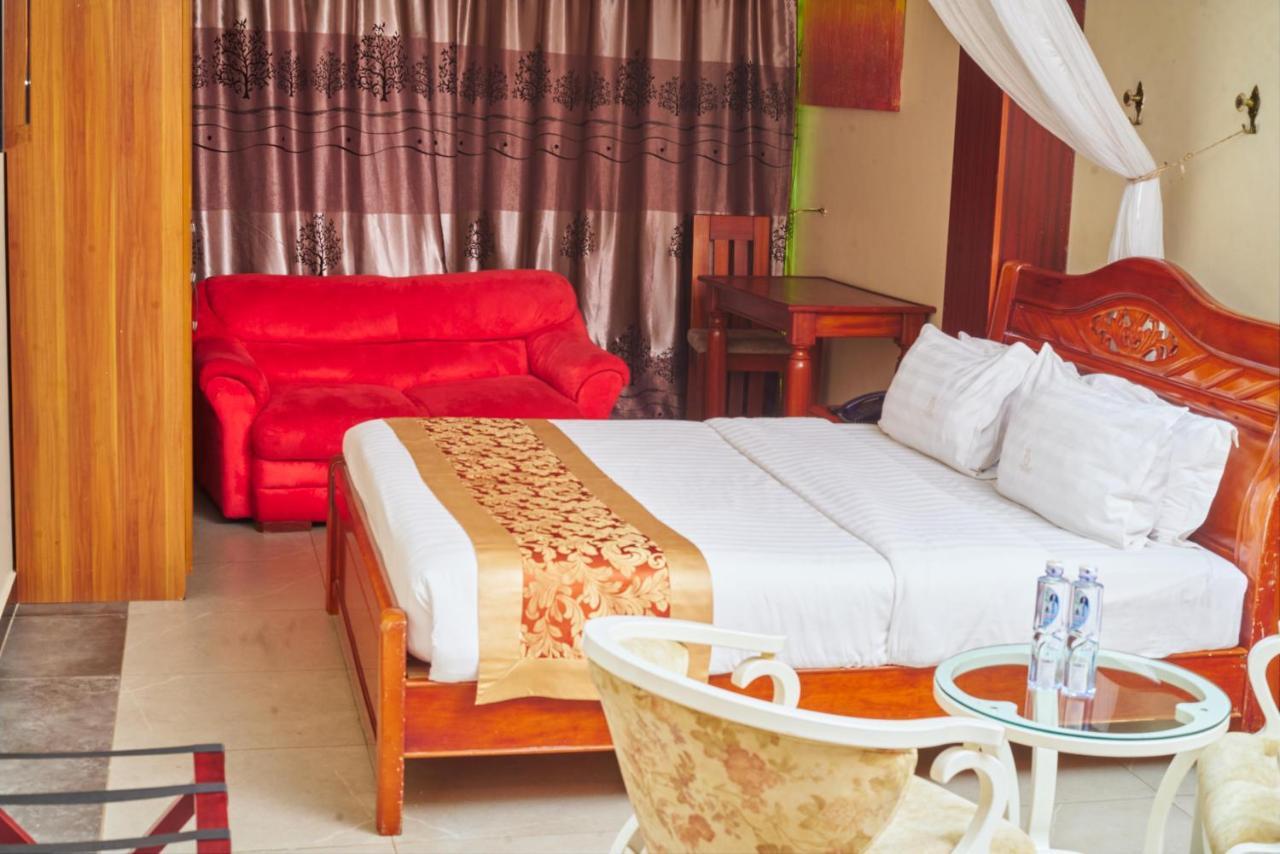 La Grande Hotel Kampala Exterior photo