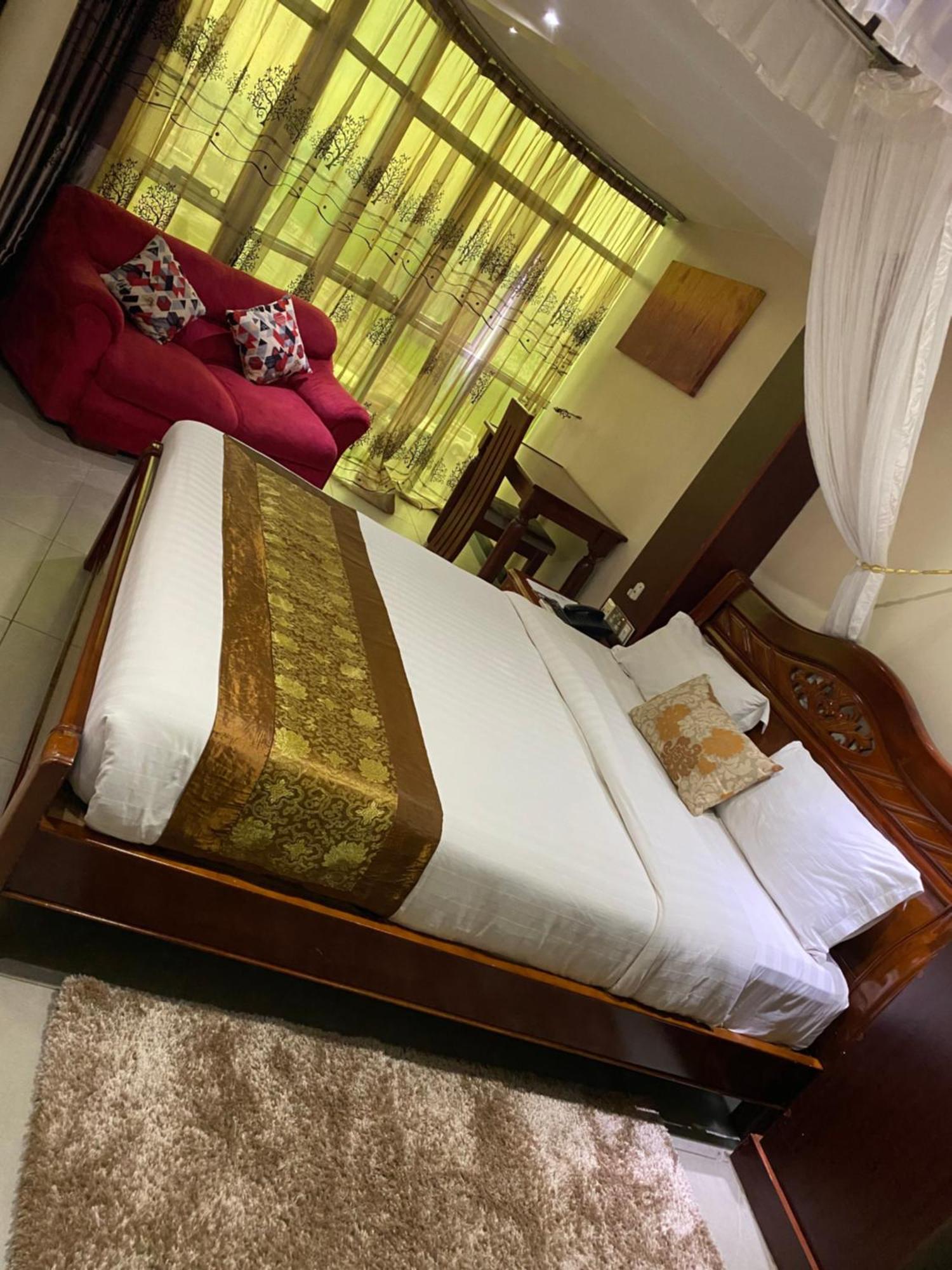 La Grande Hotel Kampala Exterior photo