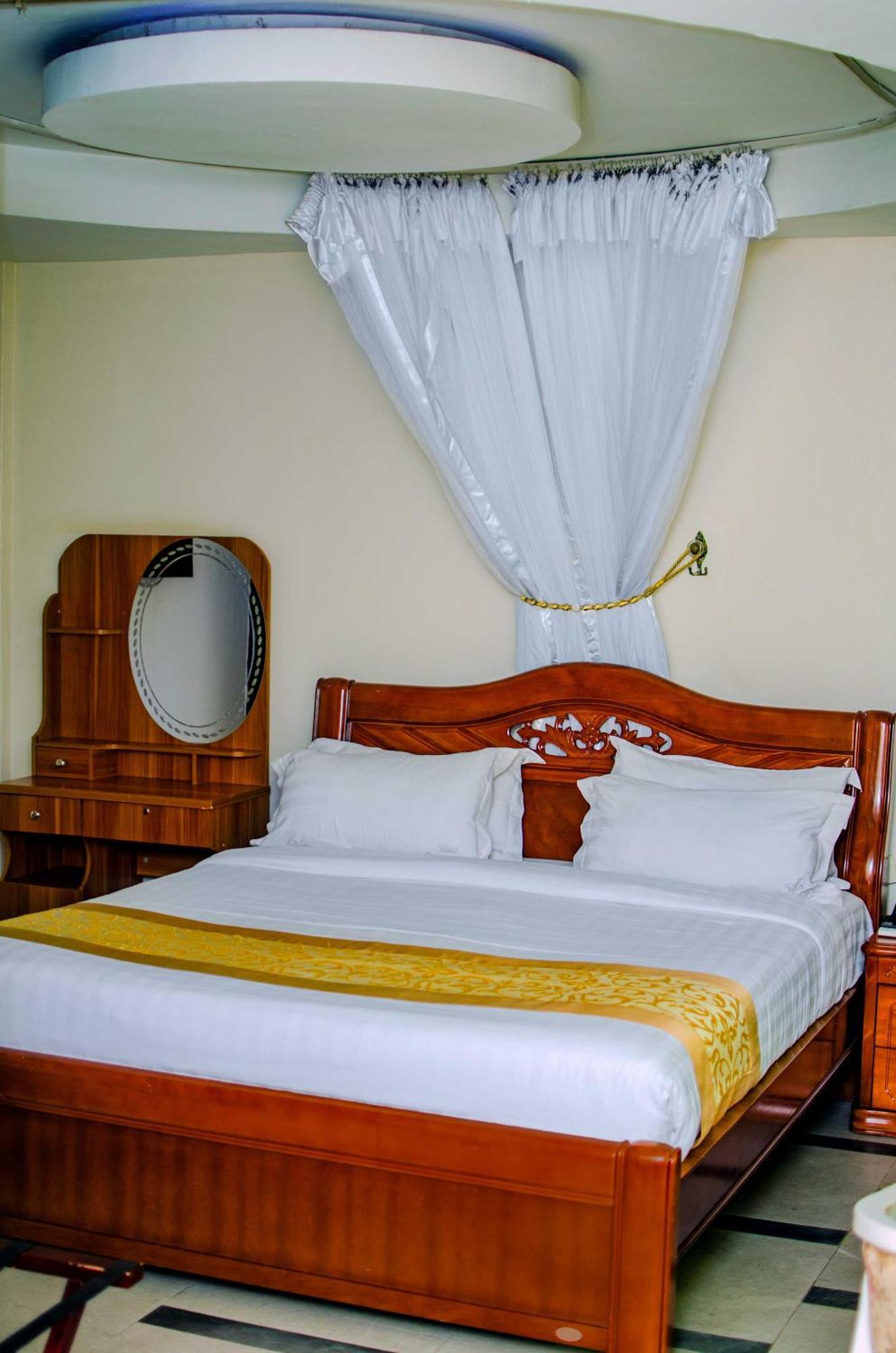 La Grande Hotel Kampala Exterior photo
