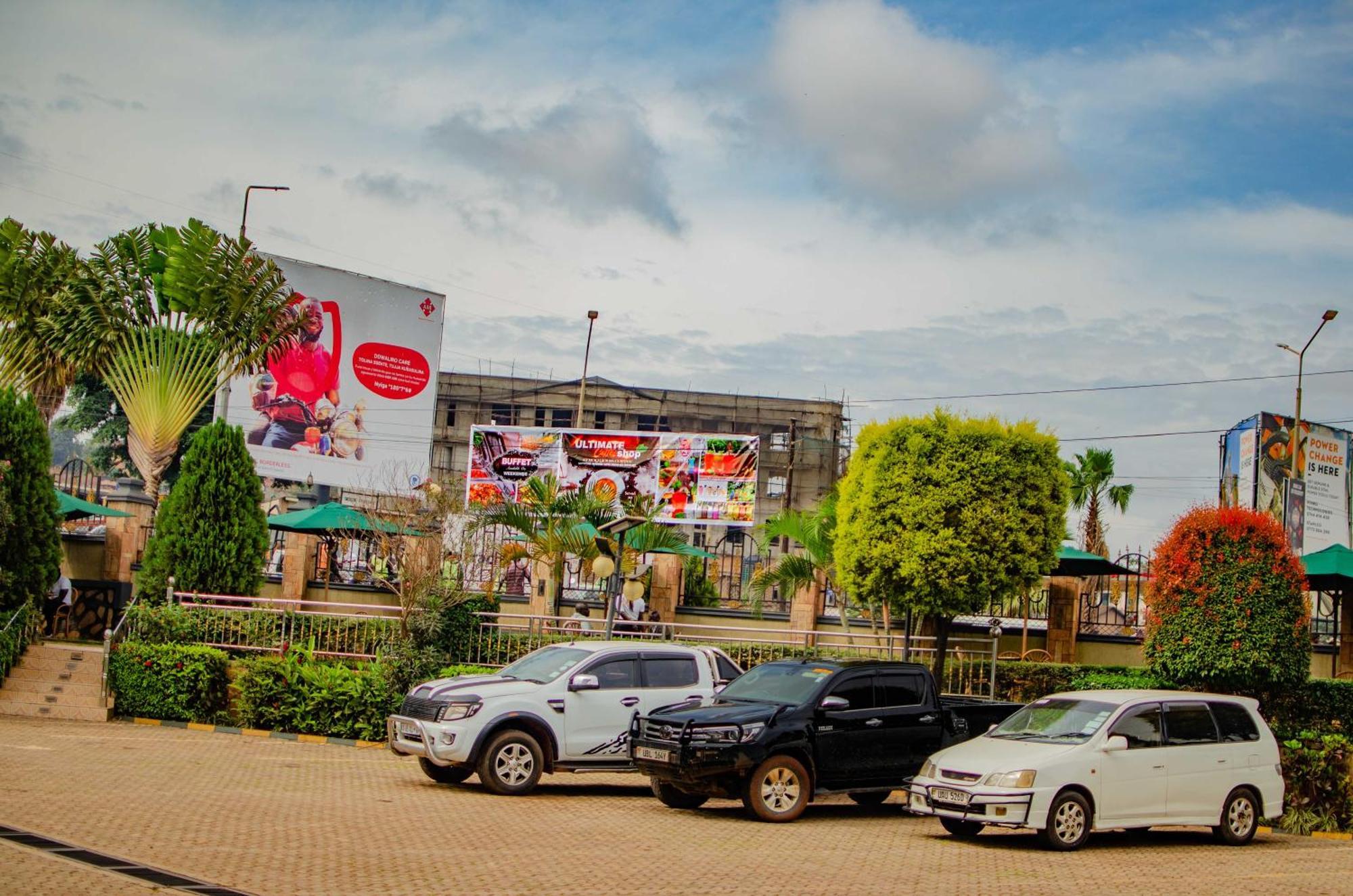 La Grande Hotel Kampala Exterior photo