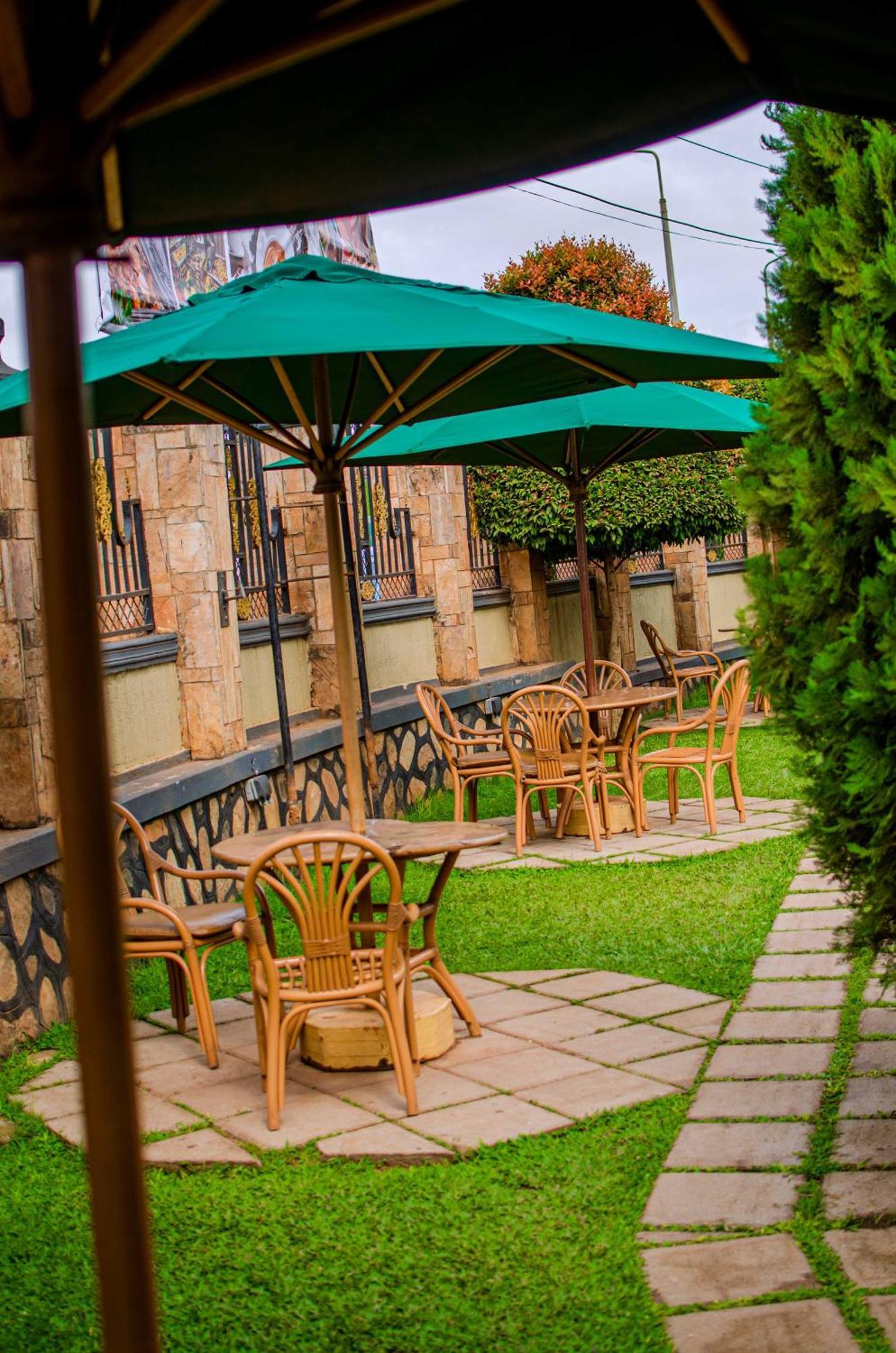 La Grande Hotel Kampala Exterior photo