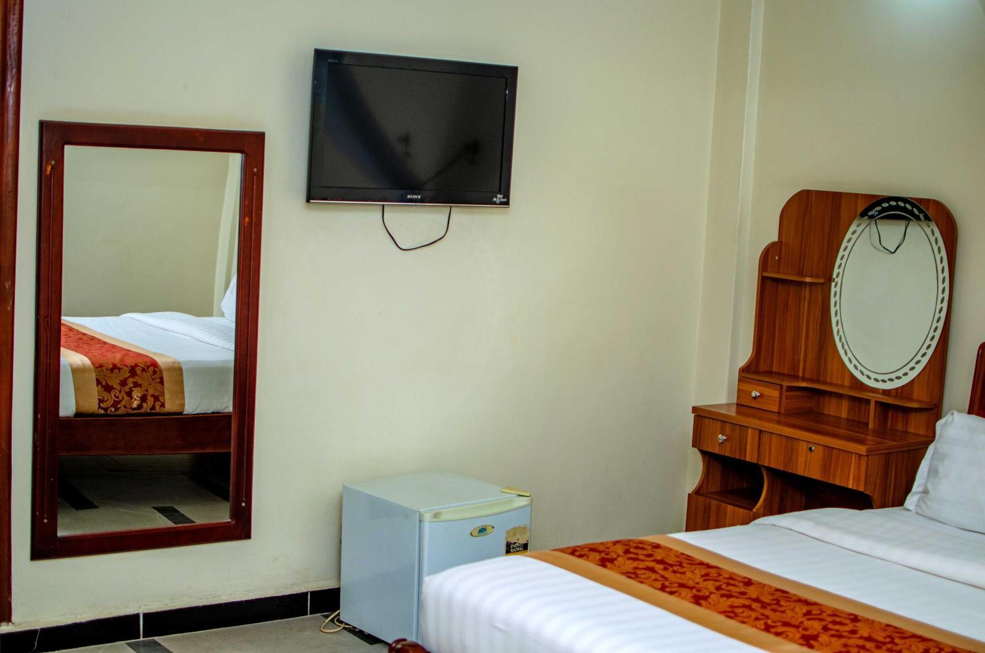 La Grande Hotel Kampala Exterior photo