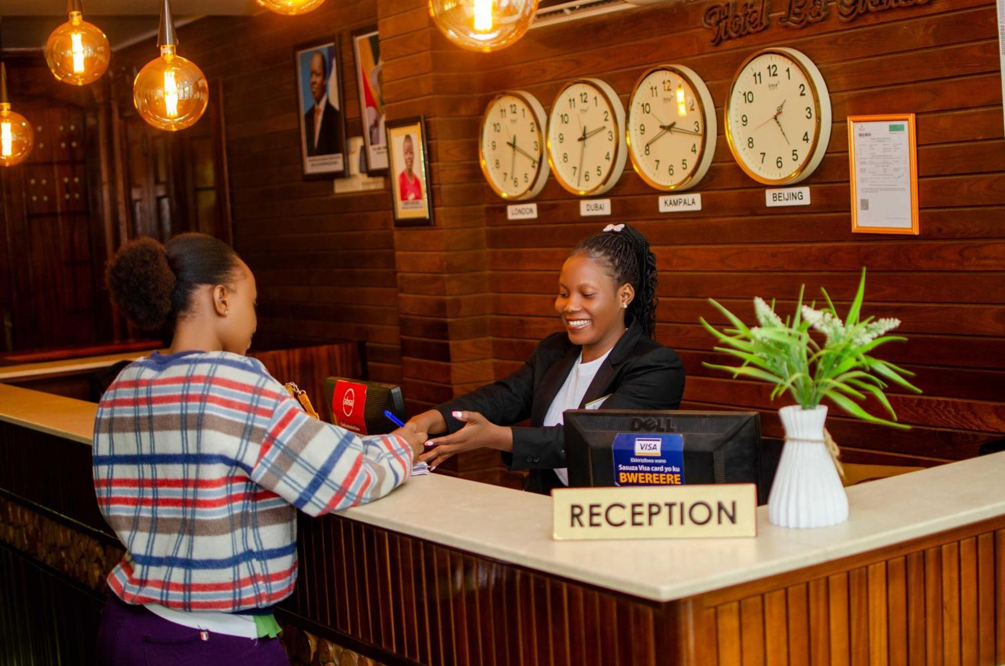 La Grande Hotel Kampala Exterior photo