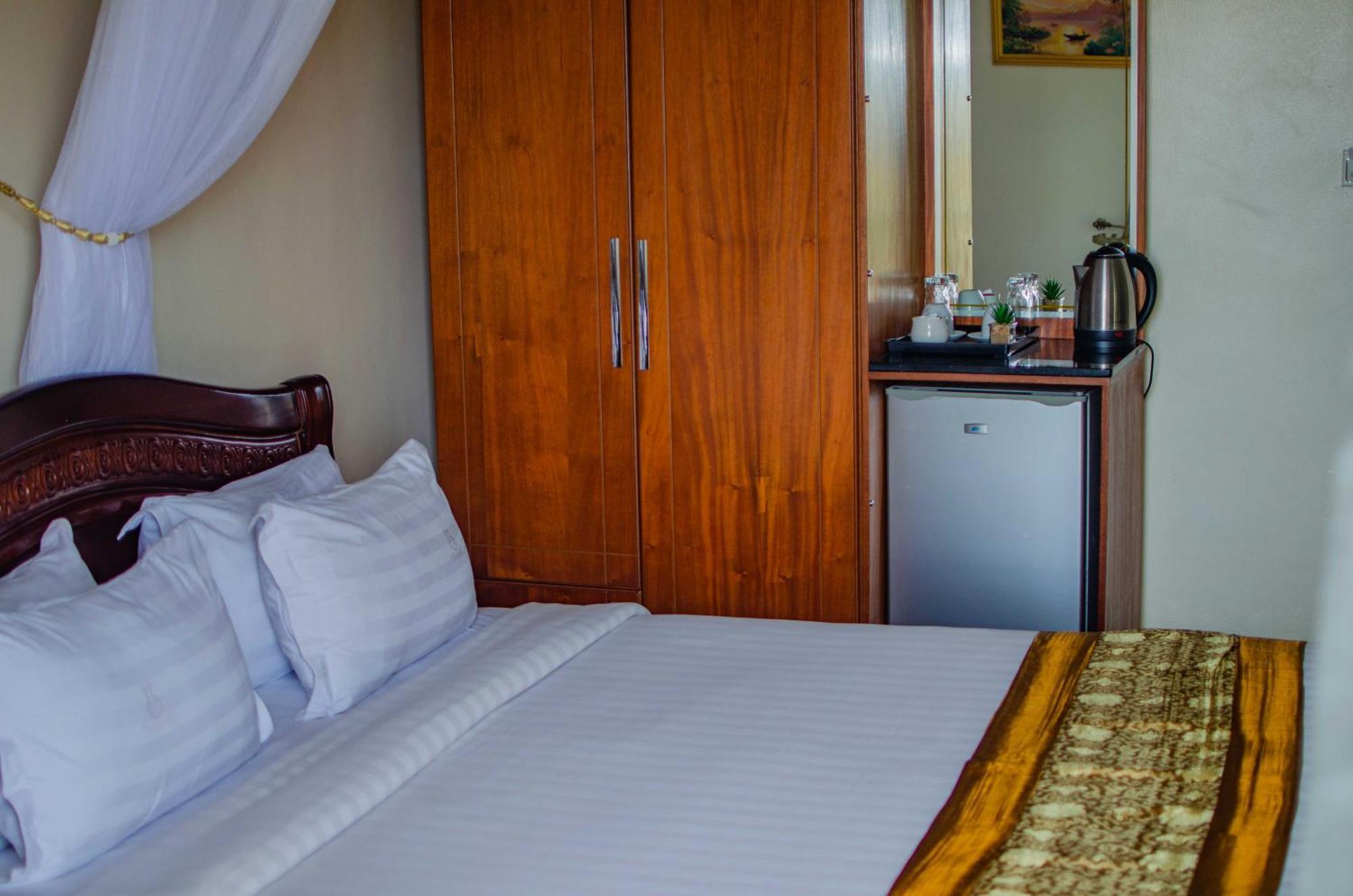 La Grande Hotel Kampala Exterior photo